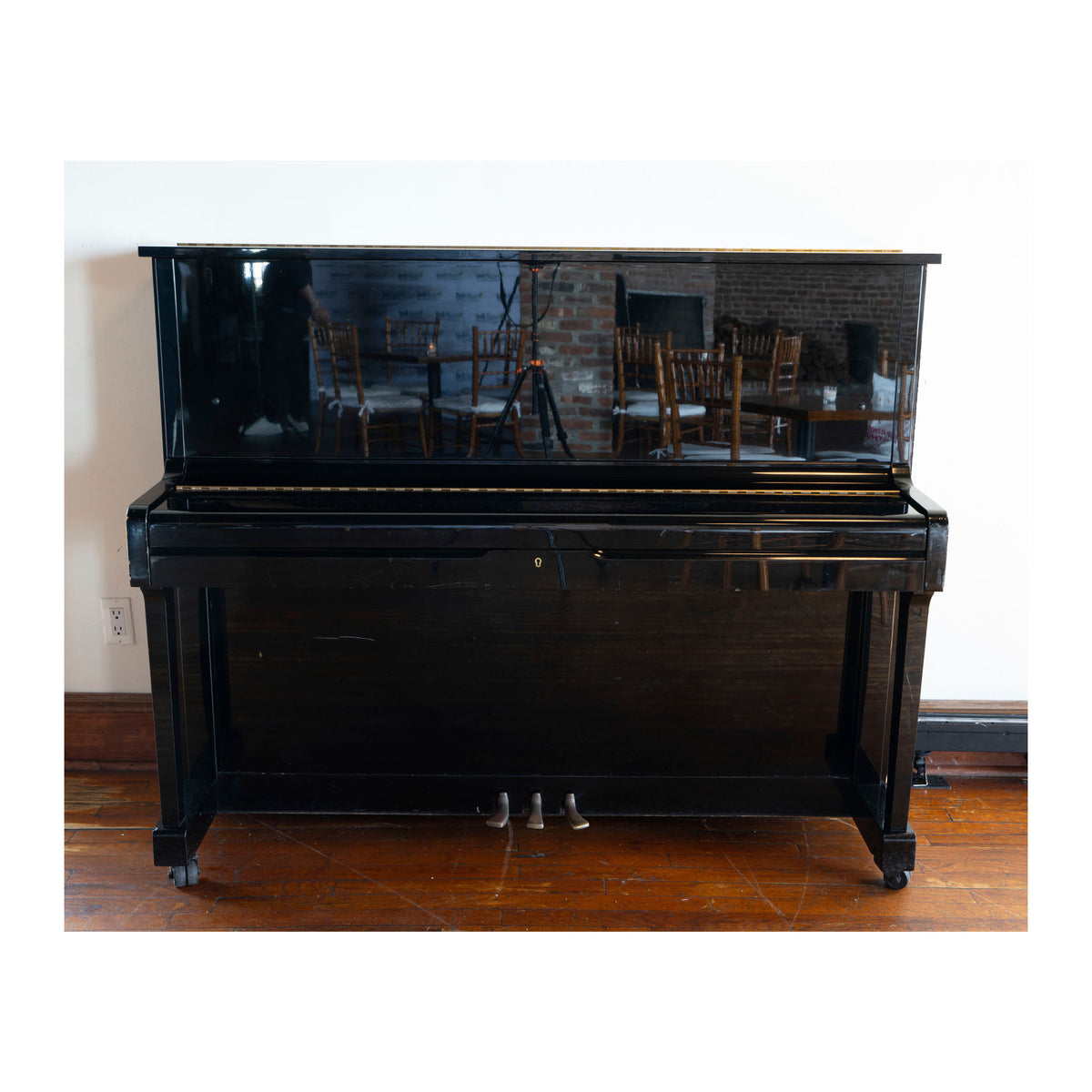 Yamaha U1E Upright Polished Ebony Piano